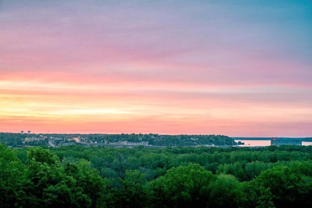 Finn'S Hideaway -Modern Family River Home Keokuk Экстерьер фото